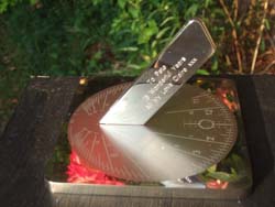 sundial in stainless steel  - 15 cm.